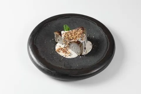 Сан-Себастьян с черным кунжутом